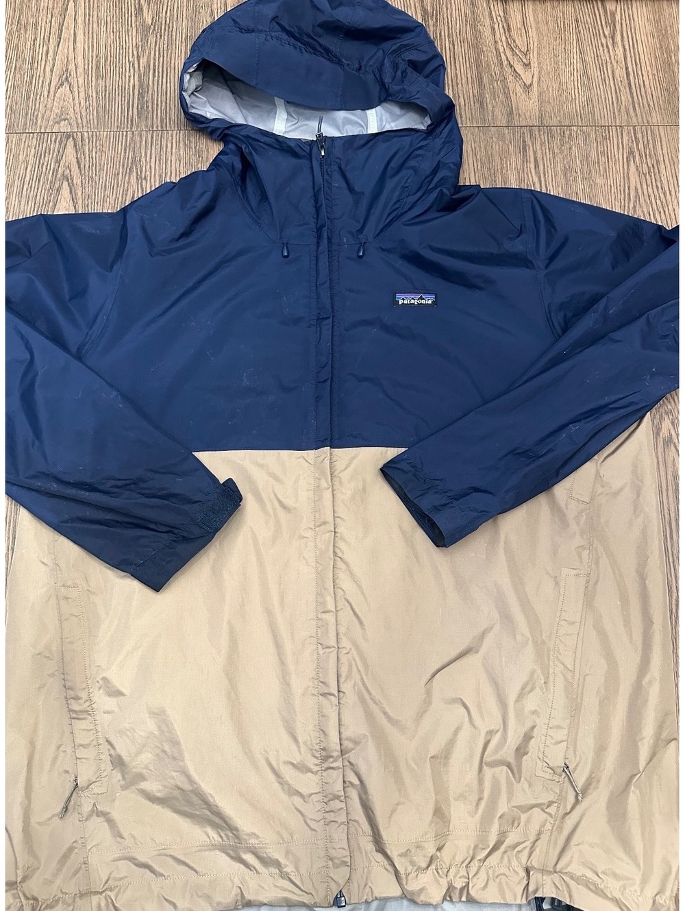 Patagonia Men's XXL Two-Tone Windbreaker Jacket Navy and Beige